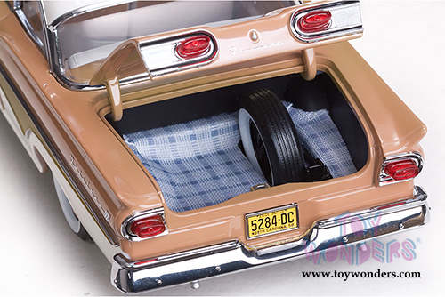 Sun Star Platinum - Ford Fairlane 500 Hardtop (1958, 1/18 scale diecast model car, White/Palomino Tan) 5284