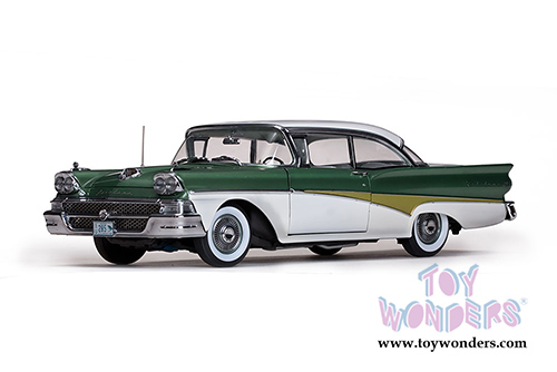 Sun Star Platinum - Ford Fairlane 500 Hardtop (1958, 1/18 scale diecast model car, White/Silverstone Green) 5285