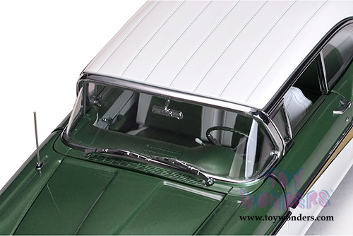 Sun Star Platinum - Ford Fairlane 500 Hardtop (1958, 1/18 scale diecast model car, White/Silverstone Green) 5285