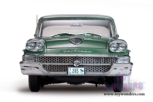 Sun Star Platinum - Ford Fairlane 500 Hardtop (1958, 1/18 scale diecast model car, White/Silverstone Green) 5285