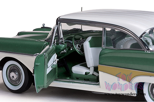 Sun Star Platinum - Ford Fairlane 500 Hardtop (1958, 1/18 scale diecast model car, White/Silverstone Green) 5285