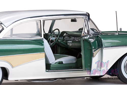 Sun Star Platinum - Ford Fairlane 500 Hardtop (1958, 1/18 scale diecast model car, White/Silverstone Green) 5285