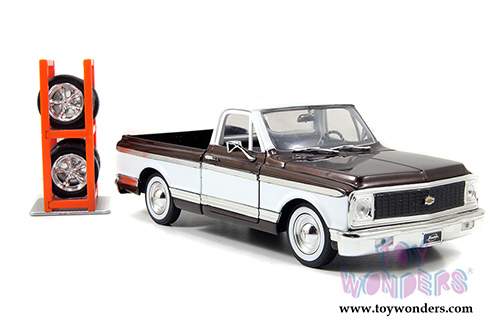 Jada Toys Just Trucks - Assorted Pack Wave 24 (1947, 1956, 1957, 1972, 1/24 scale diecast model car, Asstd.) 54027/W24