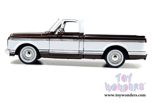Jada Toys Just Trucks - Assorted Pack Wave 24 (1947, 1956, 1957, 1972, 1/24 scale diecast model car, Asstd.) 54027/W24