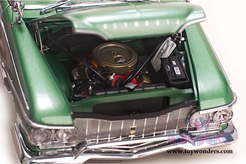 Sun Star Platinum - Plymouth Fury Open Convertible (1960, 1/18 scale diecast model car, Chrome Green) 5404