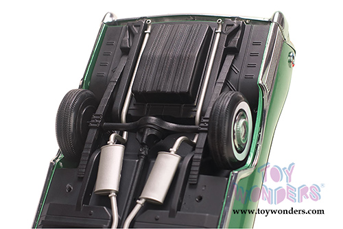 Sun Star Platinum - Plymouth Fury Open Convertible (1960, 1/18 scale diecast model car, Chrome Green) 5404