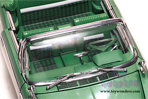 Sun Star Platinum - Plymouth Fury Open Convertible (1960, 1/18 scale diecast model car, Chrome Green) 5404