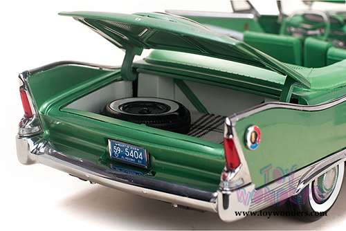 Sun Star Platinum - Plymouth Fury Open Convertible (1960, 1/18 scale diecast model car, Chrome Green) 5404