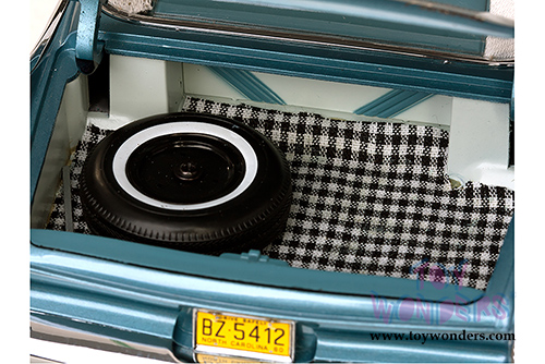 Sun Star Platinum - Plymouth Fury Closed Convertible (1960, 1/18 scale diecast model car, White/Twilight Blue Metallic) 5412