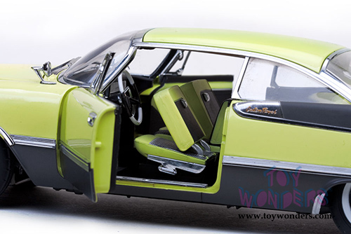 Sun Star Platinum - Dodge Custom Royal Lancer Hard Top (1959, 1/18 scale diecast model car, Canary Diamond/Pewter Poly) 5482