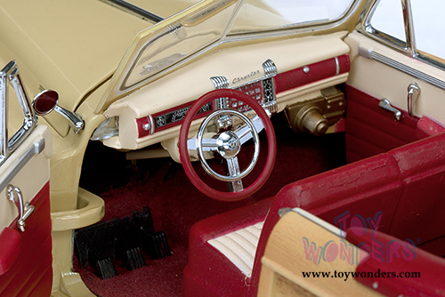 Sun Star Classic - Chrysler Town & Country Convertible (1948, 1/18 scale diecast model car, Yellow Lustre) 6140