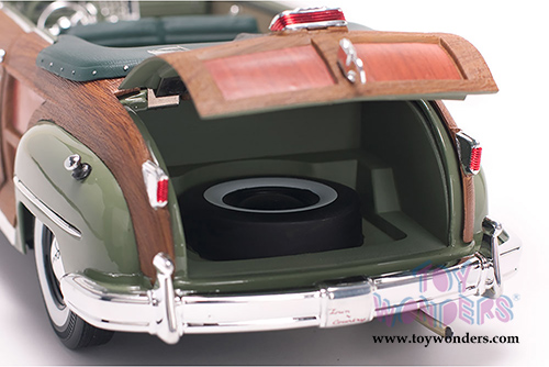 Sun Star USA - Chrysler Town & Country Convertible (1948, 1/18 scale diecast model car, Heather Green) 6142