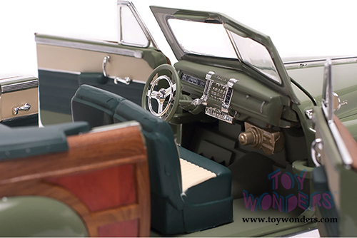 Sun Star USA - Chrysler Town & Country Convertible (1948, 1/18 scale diecast model car, Heather Green) 6142