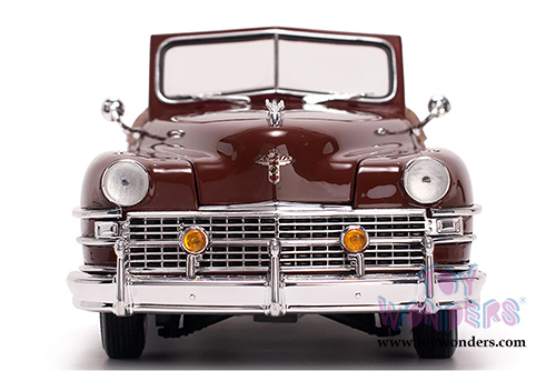 Sun Star USA - Chrysler Town & Country Convertible (1948, 1/18 scale diecast model car, Costa Rica Brown) 6143