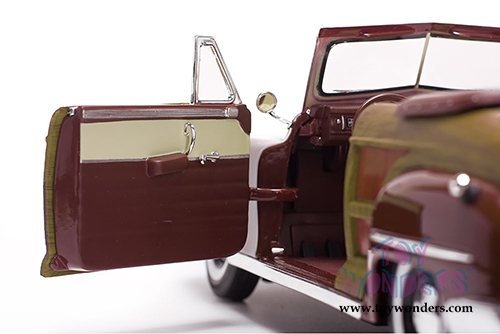 Sun Star USA - Chrysler Town & Country Convertible (1948, 1/18 scale diecast model car, Costa Rica Brown) 6143
