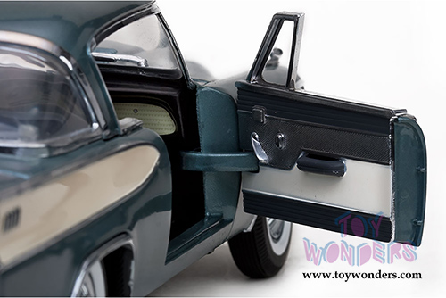 Sun Star USA - Studebaker Golden Hawk Hardtop (1957, 1/18 scale diecast model car, Woodsmoke Gray) 6151