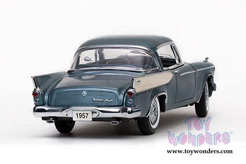 Sun Star USA - Studebaker Golden Hawk Hardtop (1957, 1/18 scale diecast model car, Woodsmoke Gray) 6151