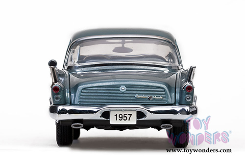 Sun Star USA - Studebaker Golden Hawk Hardtop (1957, 1/18 scale diecast model car, Woodsmoke Gray) 6151