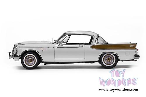 Sun Star USA - Studebaker Golden Hawk Hardtop (1957, 1/18 scale diecast model car, Arctic White) 6152