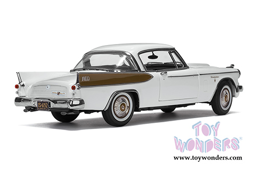 Sun Star USA - Studebaker Golden Hawk Hardtop (1957, 1/18 scale diecast model car, Arctic White) 6152