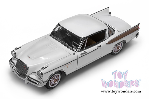 Sun Star USA - Studebaker Golden Hawk Hardtop (1957, 1/18 scale diecast model car, Arctic White) 6152