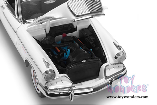 Sun Star USA - Studebaker Golden Hawk Hardtop (1957, 1/18 scale diecast model car, Arctic White) 6152