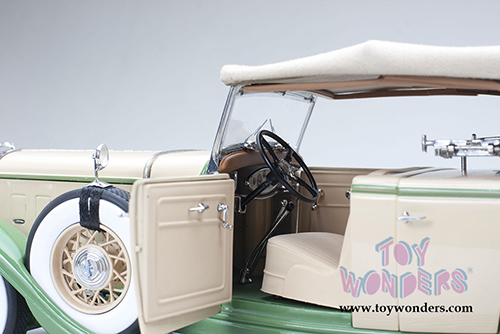 Sun Star Platinum - Ford Lincoln KB Top Up (1932, 1/18 scale diecast model car, Tan/Light Green) 6164