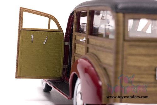Sun Star USA - Chevrolet&reg; Woody Surf Wagon (1939, 1/18 scale diecast model car, Permanent Red) 6176