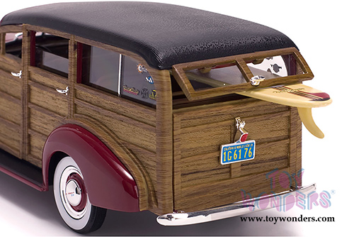 Sun Star USA - Chevrolet&reg; Woody Surf Wagon (1939, 1/18 scale diecast model car, Permanent Red) 6176
