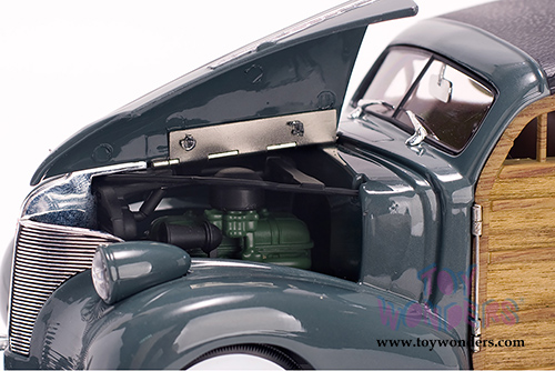 Sun Star USA - Chevrolet&reg; Woody Surf Wagon (1939, 1/18 scale diecast model car, Grandville Gray) 6177