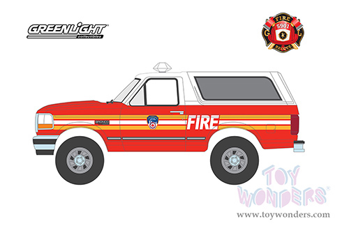 Greenlight - Fire & Rescue Series 3 | Ford Bronco "City of New York Official Fire Department" (New York) (1996, 1/64 scale diecast model car, Red and White with Stripes) 67030E/48