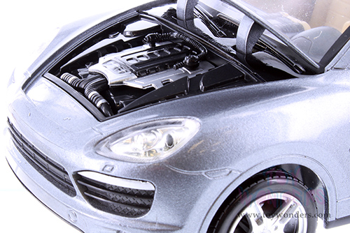 Showcasts®  Collectibles - Porsche Cayenne S (1/24 scale diecast model car, Asstd.) 68241D