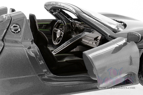 Showcasts® Collectibles - Porsche 918 Spyder (1/24 scale diecast model car, Asstd.) 68243D MAP: $19.99