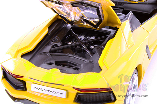 Showcasts® Collectibles - Lamborghini Aventador Coupé (1/24 scale diecast model car, Asstd.) 68254D MAP: $19.99