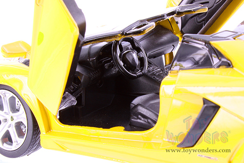 Showcasts® Collectibles - Lamborghini Aventador Coupé (1/24 scale diecast model car, Asstd.) 68254D MAP: $19.99