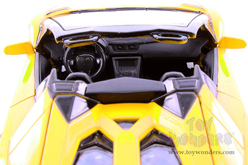 Showcasts® Collectibles - Lamborghini Aventador Coupé (1/24 scale diecast model car, Asstd.) 68254D MAP: $19.99