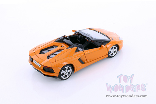 Showcasts Collectibles - Lamborghini Aventador LP700-4 Roadster (1/24 scale diecast model car, Asstd.) 68274D