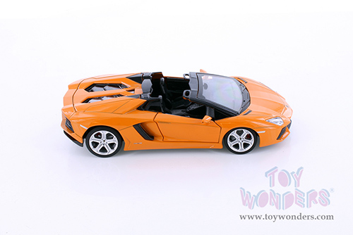 Showcasts Collectibles - Lamborghini Aventador LP700-4 Roadster (1/24 scale diecast model car, Asstd.) 68274D