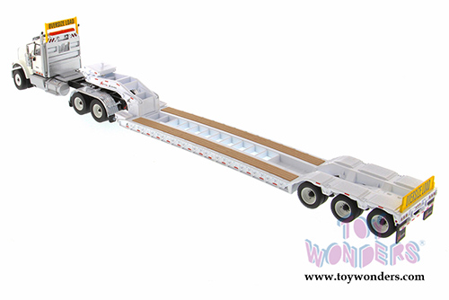Diecast Masters - International&reg; HX520 SFFA Tandem Tractor with XL 120 Low-Profile HDG Trailer (1/50 scale diecast model car, White) 71015