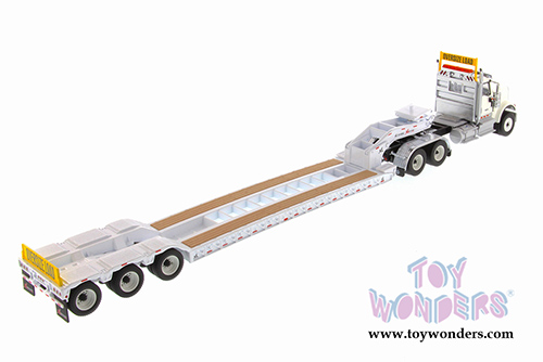 Diecast Masters - International&reg; HX520 SFFA Tandem Tractor with XL 120 Low-Profile HDG Trailer (1/50 scale diecast model car, White) 71015