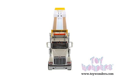 Diecast Masters - International&reg; HX520 SFFA Tandem Tractor with XL 120 Low-Profile HDG Trailer (1/50 scale diecast model car, White) 71015