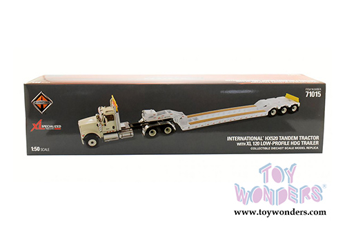 Diecast Masters - International&reg; HX520 SFFA Tandem Tractor with XL 120 Low-Profile HDG Trailer (1/50 scale diecast model car, White) 71015