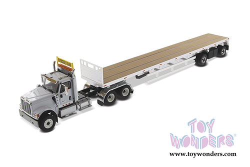 Diecast Masters - International&reg; HX520 SFFA Tandem Tractor with 53' Flat Bed Trailer (1/50 scale diecast model car, Light Gray/Silver) 71041