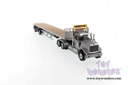 Diecast Masters - International&reg; HX520 SFFA Tandem Tractor with 53' Flat Bed Trailer (1/50 scale diecast model car, Light Gray/Silver) 71041