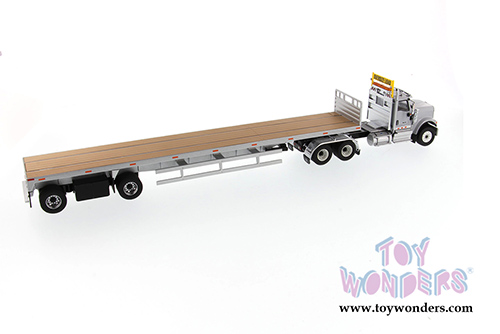 Diecast Masters - International&reg; HX520 SFFA Tandem Tractor with 53' Flat Bed Trailer (1/50 scale diecast model car, Light Gray/Silver) 71041