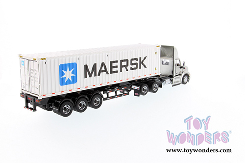Diecast Masters - Peterbilt&reg; 579 UltraLoft Day Cab SBFA Truck Tractor with 40' Skeleton Trailer and MAERSK Sea Container (1/50 scale diecast model car, Silver/White) 71069