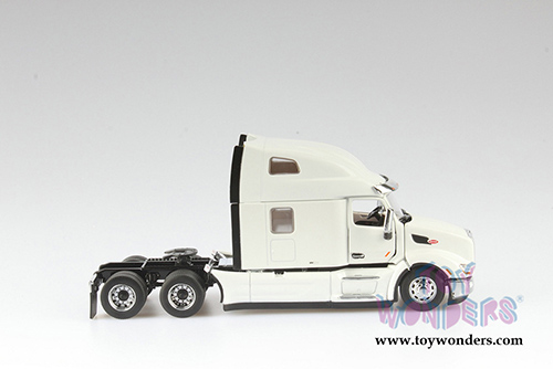 Diecast Masters - Peterbilt&reg; 579 UltraLoft Day Cab SBFA Truck Tractor (1/50 scale diecast model car, Pearl White) 71072