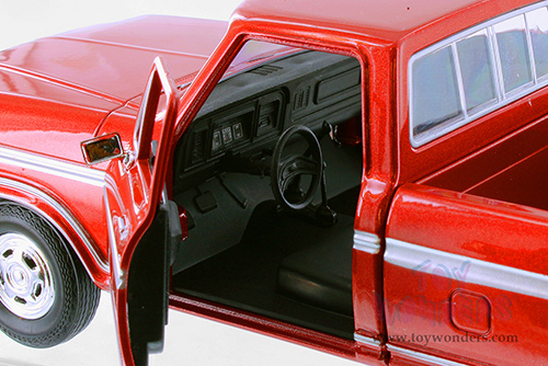 Showcasts® Collectibles - Ford F-150 Custom Pickup (1979, 1/24 scale diecast model car, Red) 71346R MAP: $22.99
