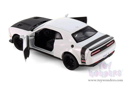 Showcasts® Collectibles - Dodge Challenger SRT Hellcat Widebody Hardtop (2018, 1/24 scale diecast model car, Asstd.) 71350D MAP: $19.99
