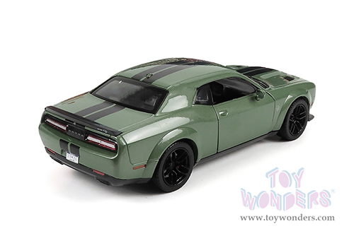 Showcasts® Collectibles - Dodge Challenger SRT Hellcat Widebody Hard Top (2018, 1/24 scale diecast model car, Green) 71350GN MAP: $22.99